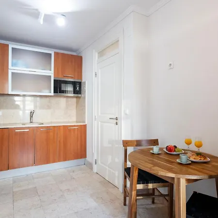 Madalena Exclusive Lissabon